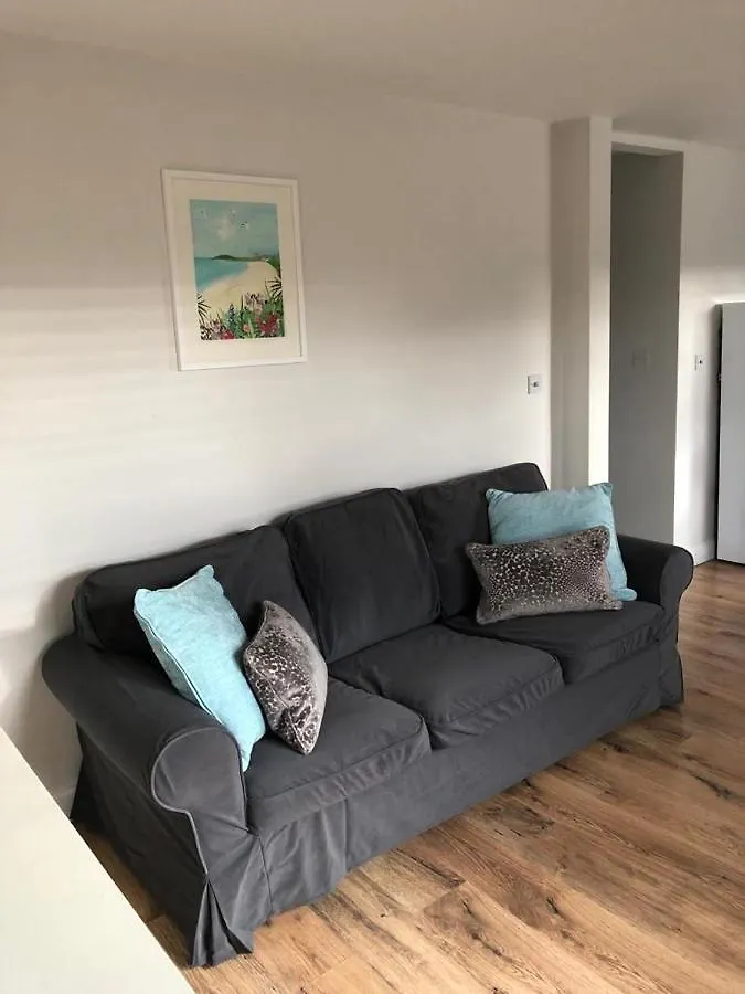 Cranford Fantastic Large 1 Bed Loft Flat Close To Heathrow - 77Vfr5
