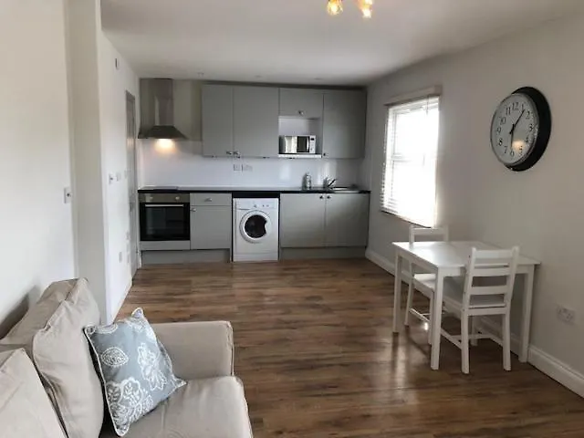 Cranford Fantastic Large 1 Bed Loft Flat Close To Heathrow - 77Vfr5